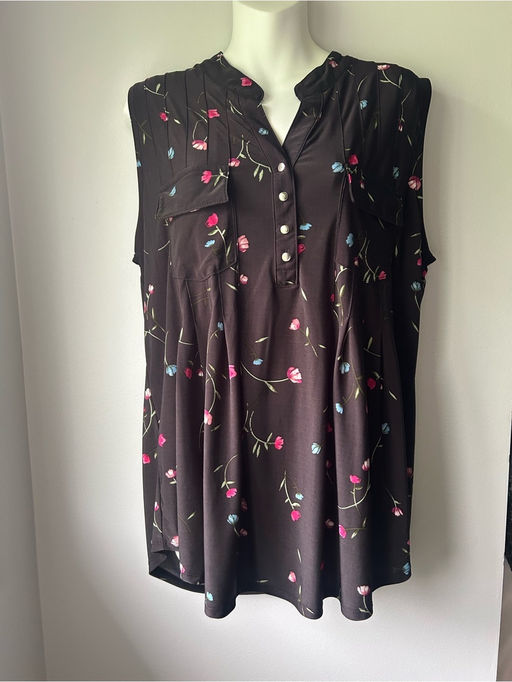 Sleeveless Black Floral Popover Blouse with Button Placket